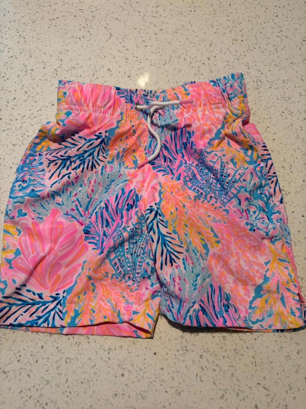 Lilly Pulitzer boys Tropical Coral-Print swim trunk XS (size 2-3)
